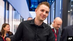 Anh Max Schrems, người khởi kiện hiệp định bảo vệ dữ liệu xuyên-Đại Tây Dương, tại Tòa án Công lý Châu Âu ở Luxembourg, ngày 6/10/2015.