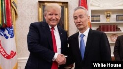 Tổng thống Donald Trump gặp Phó Thủ tướng Trung Quốc Lưu Hạc tại Tòa Bạch Ốc ngày 17/5/18