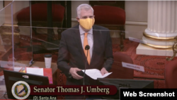 Thượng Nghị sĩ California Thomas Umberg đệ trình Nghị quyết Tháng Tư Đen, ngày 5/4/2021. Photo YouTube Senator Thomas Umberg