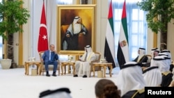 Cumhurbaşkanı Erdoğan ve BAE lideri Şeyh Muhammed bin Zayed, iade, enerji ve doğal kaynakların geliştirilmesi, uzay ve savunma işbirliğini içeren anlaşmaların imza törenine katıldı. 