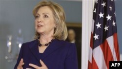 Ngoại trưởng Clinton nói bất cứ tiến trình thương thuyết nào cũng phải chấm dứt với sự ra đi của ông Moammar Gadhafi