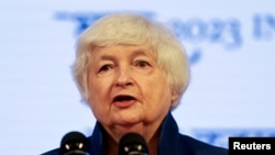 Bộ trưởng Ngân khố Janet Yellen nói trong một tuyên bố: “Hoa Kỳ đang thực hiện hành động nhanh chóng và quyết đoán nhắm vào các nhà tài trợ và hỗ trợ cho Hamas.”