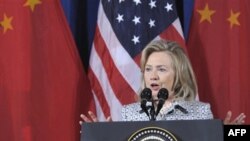 Ngoại trưởng Clinton nói rằng Trung Quốc và Hoa Kỳ sẽ đạt được lợi ích nhiều hơn là đối đầu, qua công cuộc hợp tác