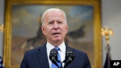 Tổng thống Joe Biden đưa ra nhận xét về việc ống dẫn dầu Colonial Pipeline bị tấn công, tại Tòa Bạch Ốc, ngày 13/5/2021.