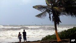 Bão nhiệt đới Erika rút ra khỏi khu vực Guayama, Puerto Rico, hôm thứ Sáu, 28/8/2015.