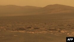 Một phần của núi lửa khổng lồ Endeavour được nhìn thấy từ chiếc Rover Opportunity