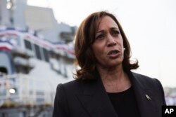 Vis Prezidan Kamala Harris pale ak lapres nan Baz Naval Yokosuka tou pre Tokyo, Japon, Mekredi 28 Sept. 2022.