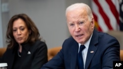 Prezidan Joe Biden ak Vis Prezidan Kamala Harris pandan yon rankont nan Lamezonblanch, 9 Janvye 2025.