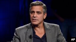 Tài tử George Clooney đã lên tiếng chỉ trích việc Sony tự kiểm duyệt