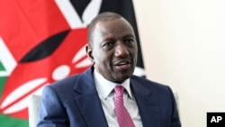 Prezidan Kenya, William Ruto, pran la pawol pandan yon rankont bilateral ak Premye Minis Britanik la Keir Starmer nan Asanble Jeneral LONU, 25 Sept. 2024. 