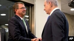 Thủ tướng Israel Benjamin Netanyahu tiếp Bộ trưởng Quốc phòng Mỹ Ashton Carter tại văn phòng ở Jerusalem, Israel, hôm 21/7/2015.