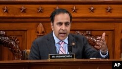 Dân biểu Dân chủ Raja Krishnamoorthi của Illinois, người đứng đầu Đảng Dân chủ trong ủy ban Hạ viện mới thành lập tập trung vào Đảng Cộng sản Trung Quốc.