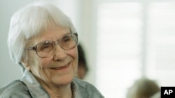 Nhà văn Harper Lee, tác giả quyển 'To Kill a Mockingbird' 