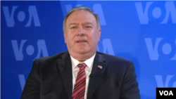 Ngoại trưởng Mỹ Mike Pompeo thăm đài VOA chiều ngày 11/1/2021.