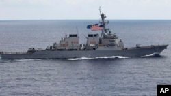 Khu trục hạm USS John S. McCain của Mỹ ngoài khơi lãnh hải Việt Nam (ảnh tư liệu ngày 13/8/2011).