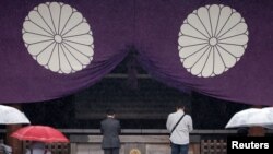 Du khách đi lễ ở đền Yasukuni, Tokyo, Nhật Bản, 17/10/2016.