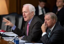 Cumhuriyetçi Partili Teksas Senatörü John Cornyn (solda) ve Cumhuriyetçi Partili Güney Carolina Senatörü Lindsey Graham