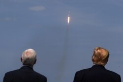 TT Trump chứng kiến vụ phóng phi thuyền SpaceX của NASA.