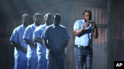 Kendrick Lamar biểu diễn tại lễ trao giải âm nhạc Mỹ lần thứ 58 ở Los Angeles vào năm ngoái.