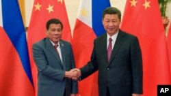 Tổng thống Philippines Rodrigo Duterte, và Chủ tịch Trung Quốc Tập Cận Bình.