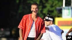 Justin Bieber tại lễ hội âm nhạc mùa hè ở Anh.