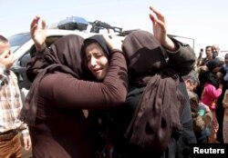 Một số phụ nữ người sắc tội Yazidi được Nhà nước Hồi giáo phóng thích hồi tháng 4/2015. IS hiện vẫn còn giam giữ 1 ngàn 500 phụ nữ và trẻ em thuộc công đồng thiểu số Yazidi