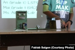 Các phát minh sáng tạo như thế này được thực hiện tại Fablab, là một phần của một phong trào đang phát triển tại Việt Nam dựa trên công nghệ và đào tạo thực tế