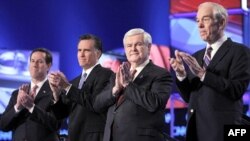 Các ứng cử viên đảng Cộng hòa (từ trái) các ông Rick Santorum, Mitt Romney, Newt Gingrich và Ron Paul tại cuộc tranh luận ở South Carolina hôm 19/1/12