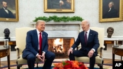 Başkan Joe Biden, 20 Ocak'ta yemin töreniyle görevi kendisinden devralacak Donald Trump ile Beyaz Saray'daki Oval Ofis'te biraraya geldi.