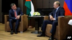 Tổng thống Nga Vladimir Putin gặp Quốc vương Abdullah đệ nhị của Jordan ở Sochi, Nga, ngày 24/11/2015.