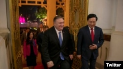 Ngoại trưởng Mỹ Mike Pompeo hội kiến PTT kiêm Ngoại trưởng Việt Nam Phạm Bình Minh chiều tối ngày 26/2/2019 tại Hà Nội. Photo Twitter Mike Pompeo.