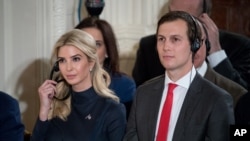 Ivanka Trump và phu quân Jared Kushner tại cuộc họp báo với Tổng thống Donald Trump và Thủ tướng Đức Angela Merkel ở Tòa Bạch Ốc ngày 17/3/2017.