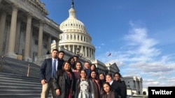 Các dreamers trước Điện Capitol, thủ đô Washington.