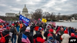 Người ủng hộ TT Trump tuần hành tới Điện Capitol ở Washington DC ngày 6/1/2021. (Photo by Joseph Prezioso / AFP)