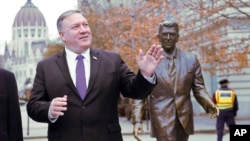 Ngoại trưởng Mỹ Pompeo trong chuyến thăm Budapest hôm 11/2.