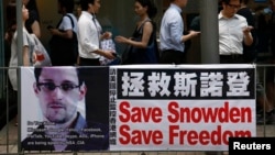 Một tấm bảng ủng hộ Edward Snowden ở khu trung tâm tài chánh Hong Kong (ngày 18/6/2013). 