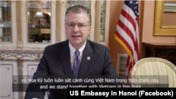 US Ambassador to Vietnam Daniel Kritenbrink sends out a support message to Vietnamese government in its fight against coronavirus. (Facebook US Embassy in Hanoi)