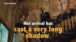 Học tiếng Anh qua phim ảnh: Cast a very long shadow - Phim Phantom Thread (VOA)