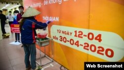 Máy ATM gạo tại Nhà Văn hóa - Thể thao phường Nghĩa Tân, quận Cầu Giấy, Hà Nội. Photo Baotintuc