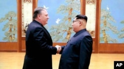 Ông Pompeo trong chuyến đi Bình Nhưỡng hồi tháng Năm