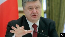 Tổng thống Ukraine Petro Poroshenko thông báo về cuộc họp thượng đỉnh với EU. 