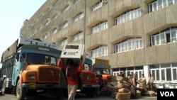 سری نگر اس کا گرمائی اور جموں سرمائی صدر مقام ہے۔ یہ روایت یا مشق لگ بھگ 'ڈیڑھ سو سال' پرانی ہے۔