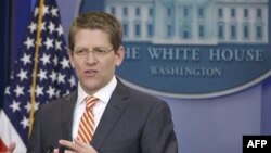 Phát ngôn viên Tòa Bạch Ốc Jay Carney lập lại quan điểm của Tổng Thống Obama, rằng ông Moammar Gadhafi đã đánh mất tính chính đáng để cai trị Libya, và phải từ chức