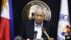 Bộ trưởng Ngoại giao Philippines Albert del Rosario. 