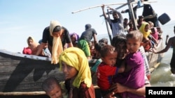 Người Rohingya chạy lánh nạn 