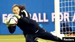 Thủ môn đội tuyển Mỹ Hope Solo tập luyện tại sân vận động Olympic hôm 29/62015.