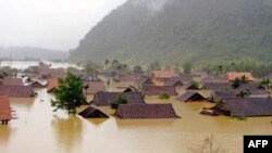 Tỉnh bị thiệt hại nặng nề nhất là Quảng Bình, nơi hàng ngàn ngôi nhà bị ngập trong nước