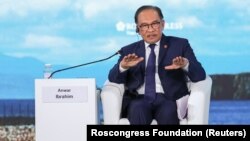 Thủ tướng Malaysia Anwar Ibrahim phát biểu trong phiên họp toàn thể của Diễn đàn Kinh tế phương Đông tại Vladivostok, Nga, ngày 5/9/2024.