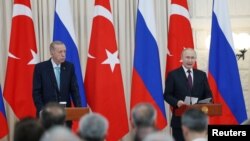 Turkish President Erdogan and his Russian counterpart Putin hold a press conference in Sochi