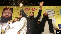 Sheikh Yaqub (C) candidate of the newly-formed Milli Muslim League party, waves to his supporters at an election rally in Lahore, Pakistan, Sept. 14, 2017.